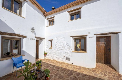 Laroya House | Gorgeous home in Laroya with house a panoramic view