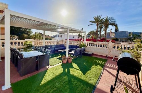 Aguadulce House | GRAN CASA con TERRAZA a 3 min Playa con Wifi - rodeada de servicios