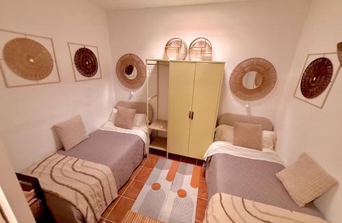 Aguadulce House | GRAN CASA con TERRAZA a 3 min Playa con Wifi - rodeada de servicios