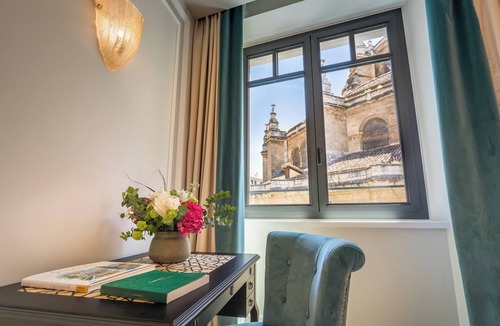 Central District Hotel | Gran Hotel Claridge Granada - Preferred Hotels & Resorts
