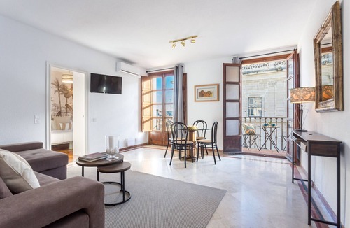 El Arenal Apartment | Great "Pied a Terre" for 2 with parking and views