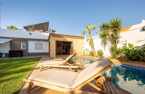 Roquetas de Mar Apartment | 'Guest Apartment with Private Pool, Wi-Fi and Air Conditioning'