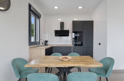 Conil de la Frontera House | Guest House 'Jazmin' with Private Pool, Wi-Fi and Air Conditioning