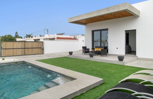 Conil de la Frontera House | Guest House 'Jazmin' with Private Pool, Wi-Fi and Air Conditioning