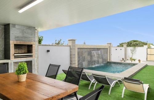 Conil de la Frontera House | Guest House 'Jazmin' with Private Pool, Wi-Fi and Air Conditioning