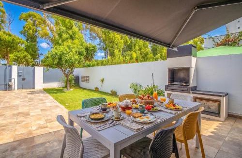 Valdelagrana House | GuestReady - Valdelagrana Spacious: 300m to Beach