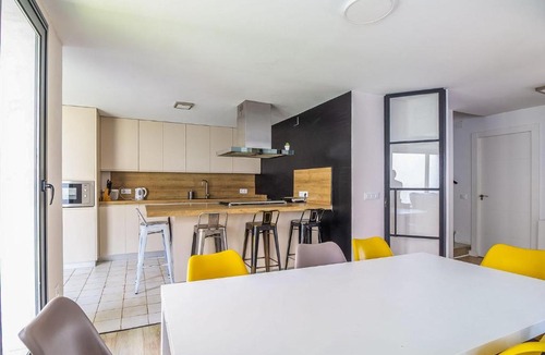 Valdelagrana House | GuestReady - Valdelagrana Spacious: 300m to Beach