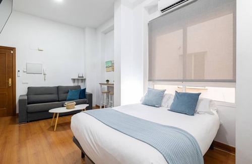 San Felipe Neri Apartment | H2M Carreteria 97 Loft Interior-Quiet-in old town