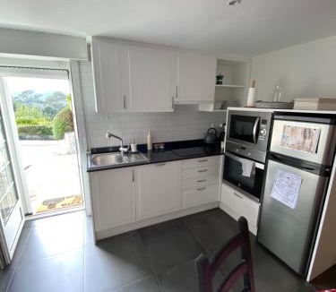 Isuskitza Apartment | Hillside View
