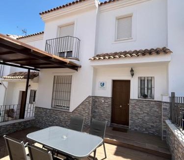 Ardales House | HOGAREÑO ADOSADO EN EL PUEBLO DE ARDALES