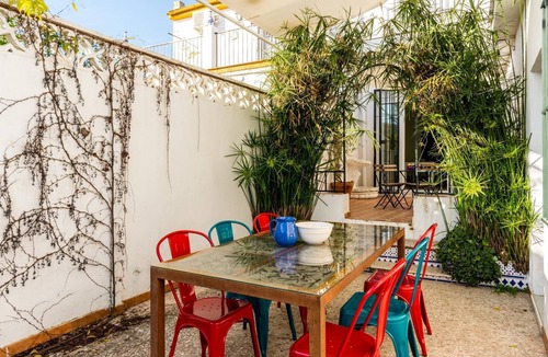 Castilleja de la Cuesta Villa | Holi-Rent Casa del Limonero Excellent house with zen backyard.