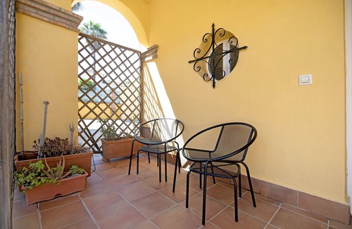 El Puerto de Santa Maria House | Holiday Home 'La Casa Del Puerto' with Shared Pool, Wi-Fi and Air Conditioning