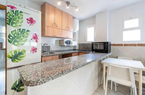 Torrequebrada Apartment | Holiday Apartment Benalmadena Costa by the Beach with Shared Pool & Wi-Fi