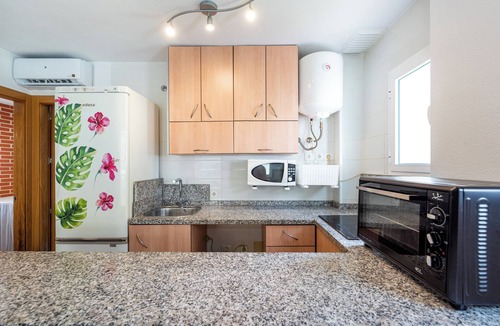 Torrequebrada Apartment | Holiday Apartment Benalmadena Costa by the Beach with Shared Pool & Wi-Fi
