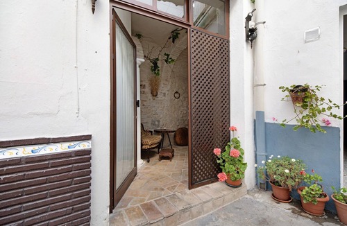 Medina-Sidonia Apartment | Holiday Apartment "La Cueva De Medina-Sidonia" with Private Terrace & Wi-Fi