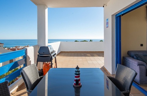 Castillo de Sabinillas Apartment | Holiday Apartment "El Hacho" with Sea View, Shared Pool & Wi-Fi