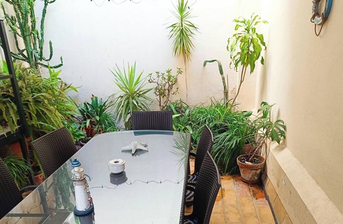Cadiz Apartment | Holiday Apartment "Huerta del Obispo" with Wi-Fi and Terrace