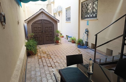 Cadiz Apartment | Holiday Apartment "Huerta del Obispo" with Wi-Fi and Terrace