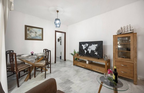 Cadiz Apartment | Holiday Apartment "Huerta del Obispo" with Wi-Fi and Terrace