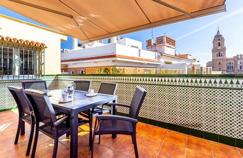 Malaga Historic Centre Apartment | Holiday Apartment “Maravilloso Ático en Pleno Centro” with City View