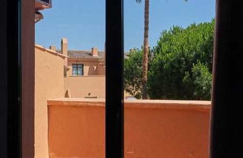 Poblado de Sancti Petri House | Holiday Home "Marisa" with Pool, Garden, Terrace, Balcony & Wi-Fi