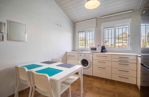 Chiclana de la Frontera House | Holiday Home 'La Casita Azul' with Private Pool, Wi-Fi and Air Conditioning