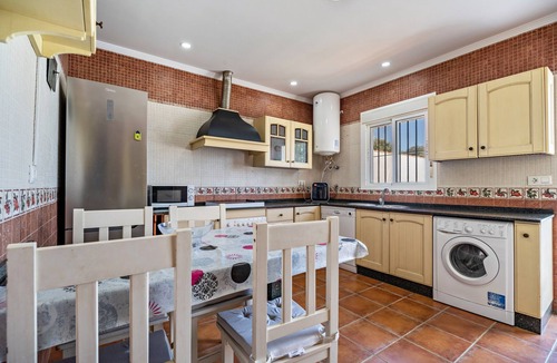 Chiclana de la Frontera House | Holiday Home 'Villa Jero' with Private Pool, Private Terrace and Air Conditioning