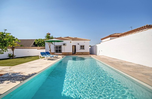 Chiclana de la Frontera House | Holiday Home 'Villa Jero' with Private Pool, Private Terrace and Air Conditioning
