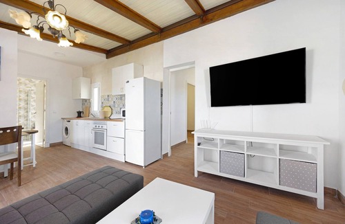 Chiclana de la Frontera House | Holiday Home 'Manoli' with Private Pool, Wi-Fi and Air Conditioning