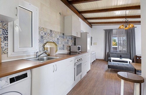 Chiclana de la Frontera House | Holiday Home 'Manoli' with Private Pool, Wi-Fi and Air Conditioning