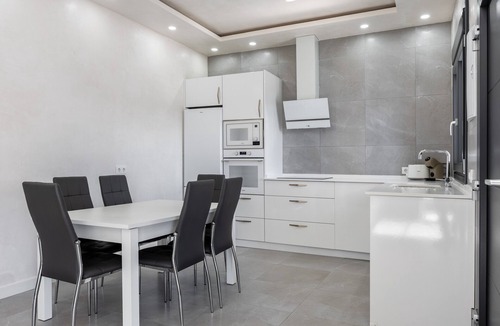 Los Gallos-Cerromolino House | Holiday Home 'Infinity 1' for Families and Guests Over 25
