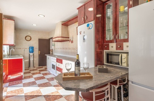 Chiclana de la Frontera House | Holiday Home 'Villa Los Mangaros' with Private Pool, Wi-Fi & Air Conditioning
