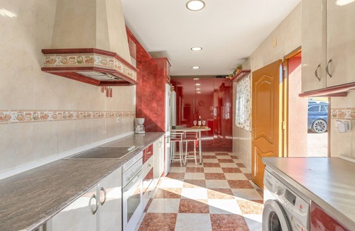Chiclana de la Frontera House | Holiday Home 'Villa Los Mangaros' with Private Pool, Wi-Fi & Air Conditioning