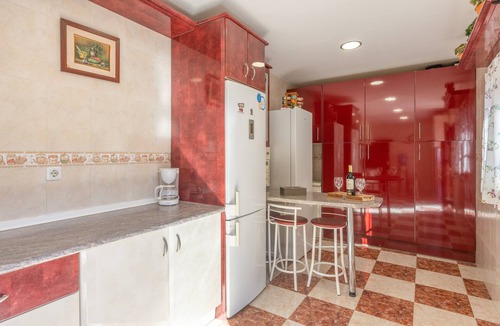 Chiclana de la Frontera House | Holiday Home 'Villa Los Mangaros' with Private Pool, Wi-Fi & Air Conditioning
