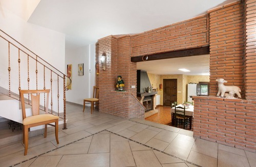 Alhama de Granada House | Holiday Home 'Rica' with Mountain View, Wi-Fi and Air Conditioning