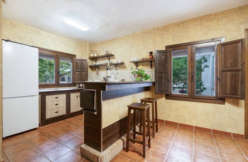 Alhama de Granada House | Holiday Home 'Rica' with Mountain View, Wi-Fi and Air Conditioning