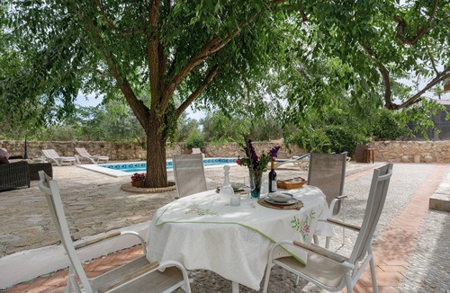 Alhama de Granada House | Holiday Home 'Rica' with Mountain View, Wi-Fi and Air Conditioning