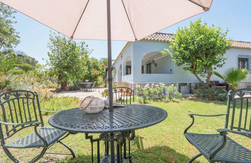 Arahal Cottage | Holiday Home Villa Moral