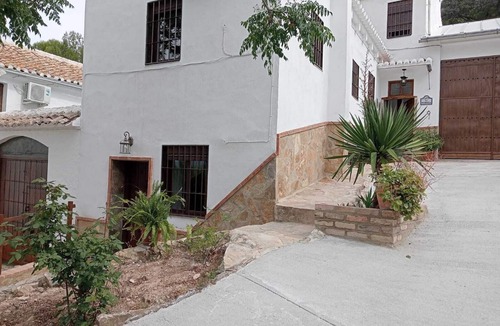 Villanueva de Algaidas House | Holiday Home 'Casa La Pedriza Completa' with Mountain View, Private Pool and Wi-Fi