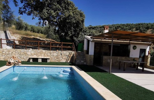 Villanueva de Algaidas House | Holiday Home 'La Pedriza Para 2' with Mountain View, Shared Pool and Wi-Fi