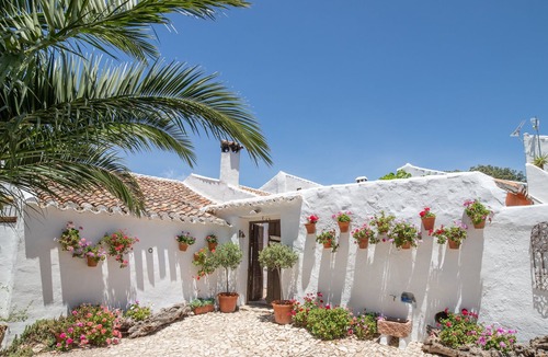 Villanueva del Trabuco Apartment | Holiday home "El granero mountain cottage" with communal pool and WiFi