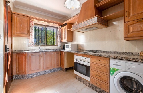 Alhaurin de la Torre House | Holiday Home 'Casa Los Manantiales' with Mountain View, Wi-Fi and Air Conditioning