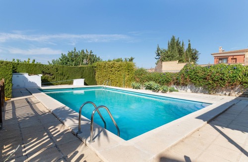 Alhaurin de la Torre House | Holiday Home 'Casa Los Manantiales' with Mountain View, Wi-Fi and Air Conditioning