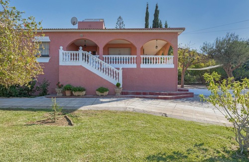 Alhaurin de la Torre House | Holiday Home 'Casa Los Manantiales' with Mountain View, Wi-Fi and Air Conditioning