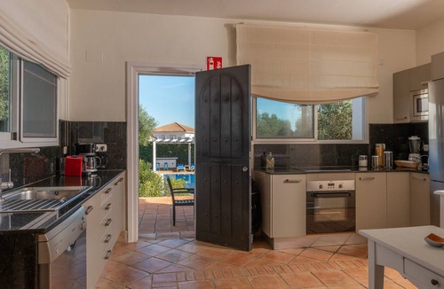 Benalup-Casas Vieja House | Holiday Home 'Capuchina' with Private Pool, Wi-Fi and Air Conditioning