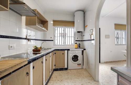 Conil de la Frontera City Center House | Holiday Home "Casa Boqueron" with Sea View, Rooftop Terraces and Wi-Fi