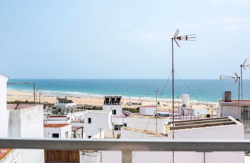 Conil de la Frontera City Center House | Holiday Home "Casa Boqueron" with Sea View, Rooftop Terraces and Wi-Fi