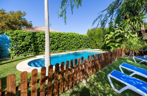 Conil de la Frontera House | Holiday Home "La Buganvilla" For Families With Garden and Large Pool