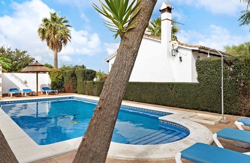 Barrio Nuevo House | Holiday home "Villa Mendoza" with Pool, Garden & Wi-Fi