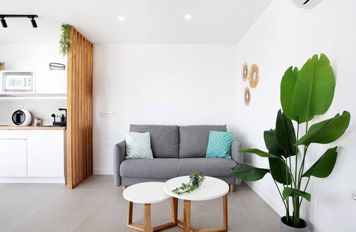 Campano House | Holiday Home 'Casa Adriana' with Private Pool, Wi-Fi and Air Conditioning